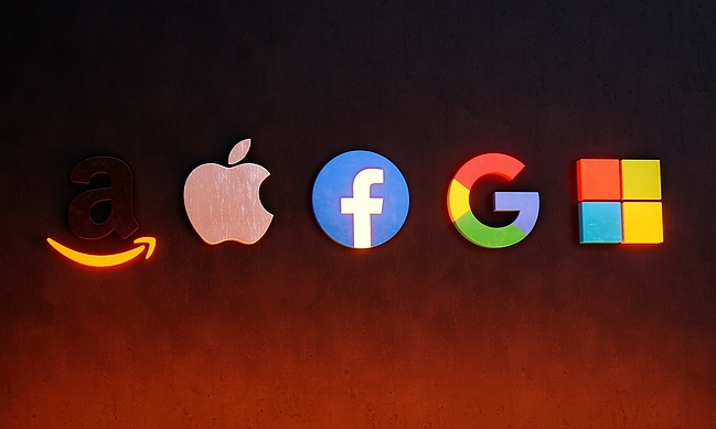 Symbolbild mit Logos Amazon Apple Facebook Google
